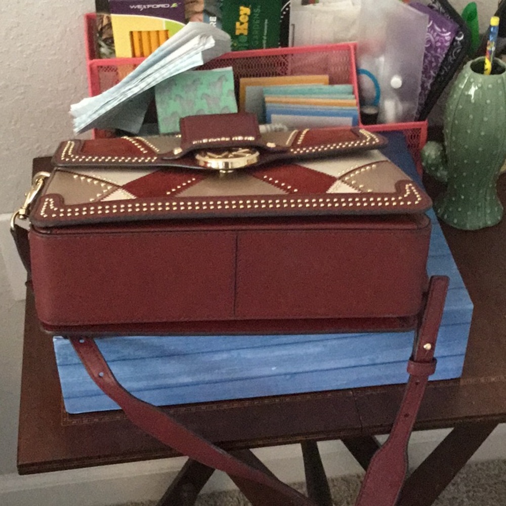Handbag - Picture 7 of 10